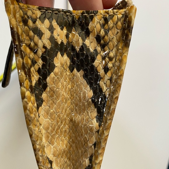 Coach wristlet 7.5 long 4.5 high expand 2.5 snake skin - Picture 3 of 4